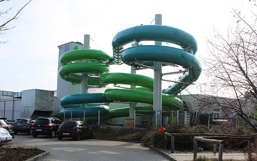 Rekonstruktion Großwasserrutsche Spreeweltenbad Lübbenau │ wärmegedämmte Außenrutsche mit Spezialeffekten